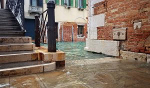 Venezia 2019 Acqua Alta in der Calle Venier